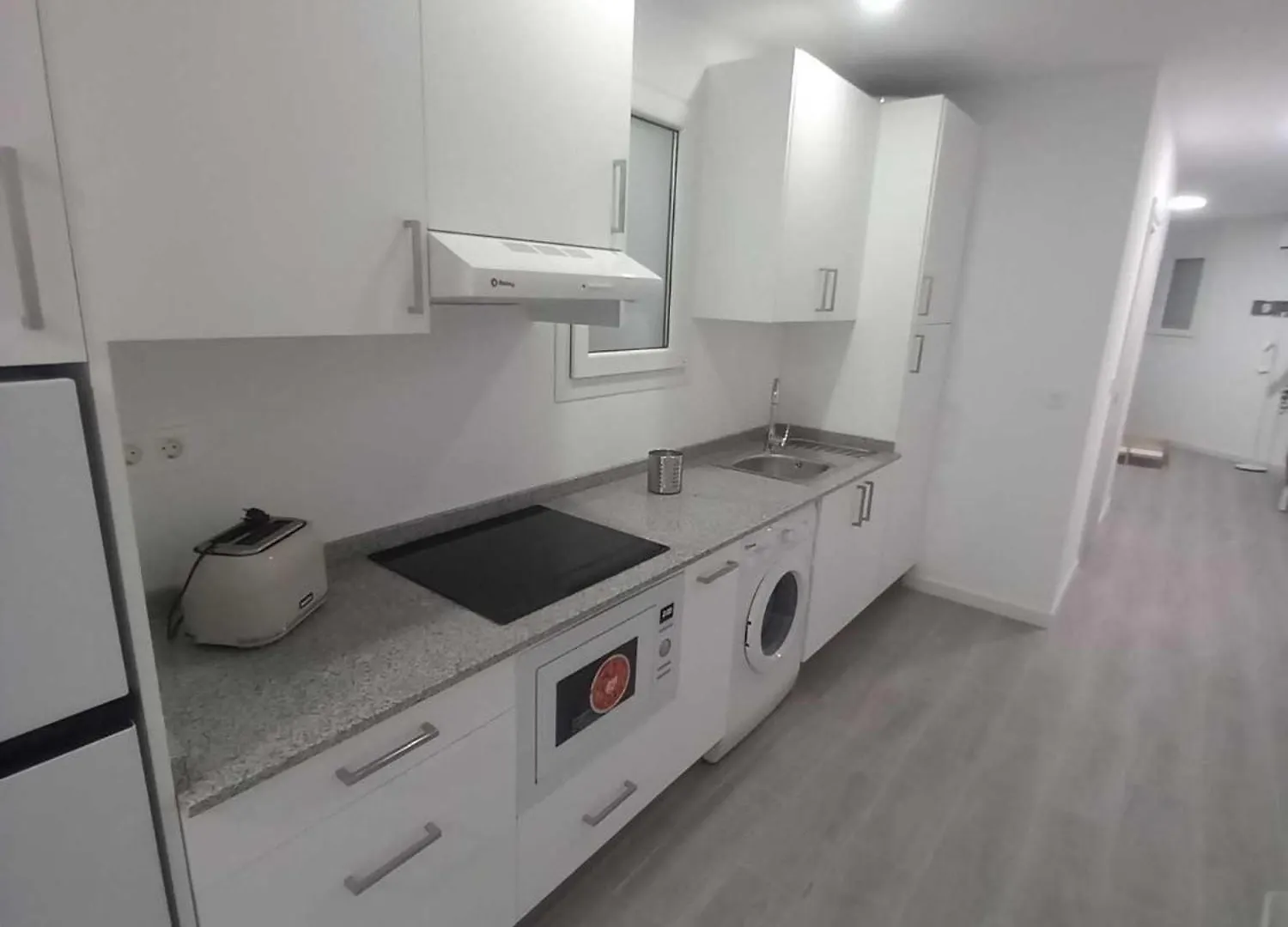 Piso Con Terraza Cerca Del Castillo Gibralfaro 말라가